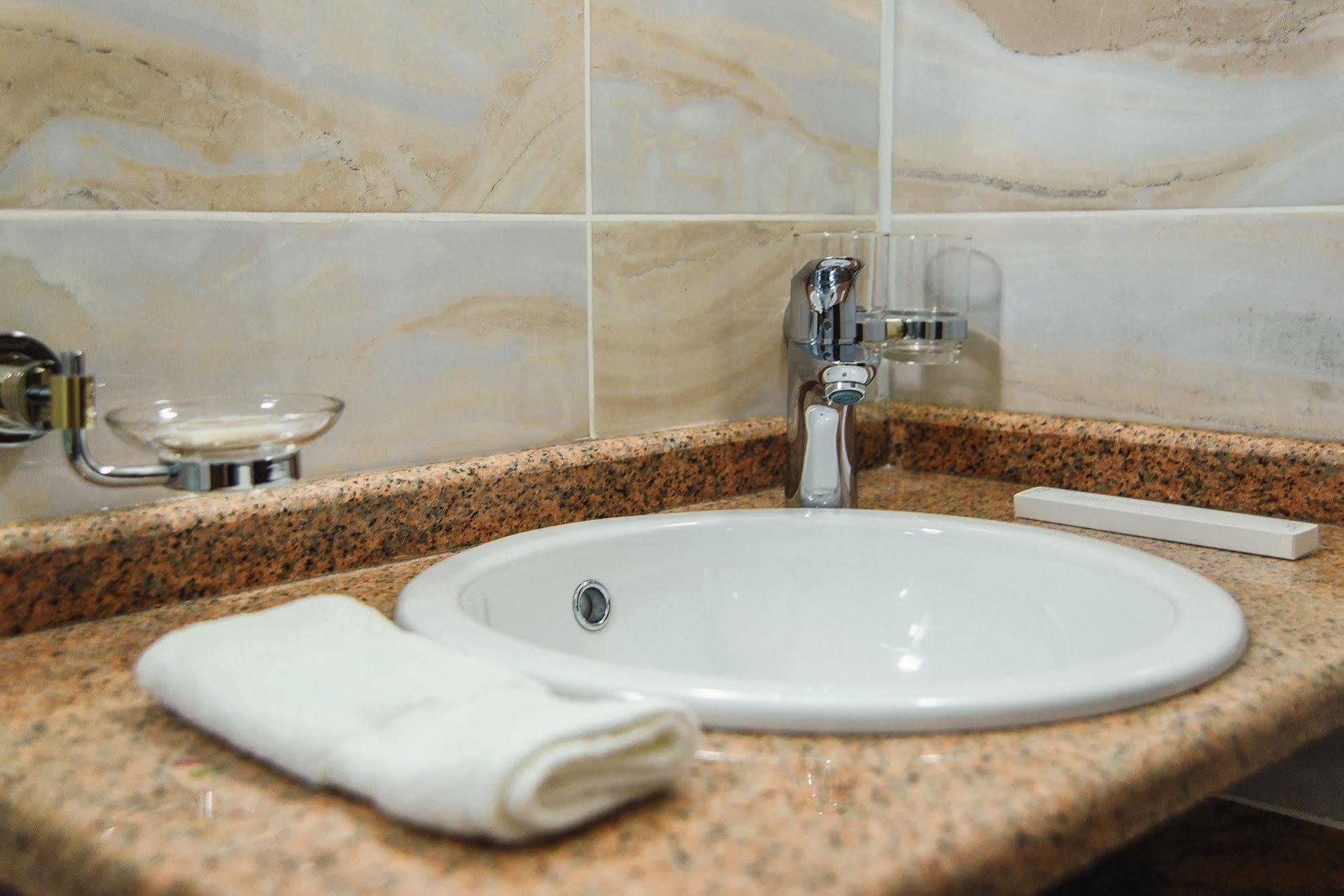 Promenade Park Hotel Shymkent Exterior foto